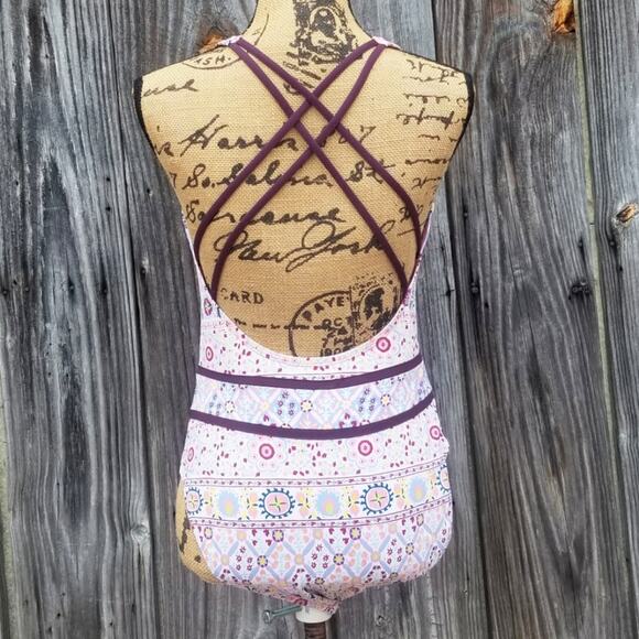 Ladder Front 1 Piece Swimsuit Bleu Rod Beattie Size 10 Pink Floral Print EUC - Picture 3 of 7